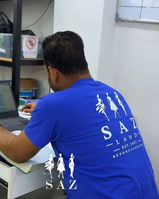 Pattern maker working in GRAFIS at the SAZ studio